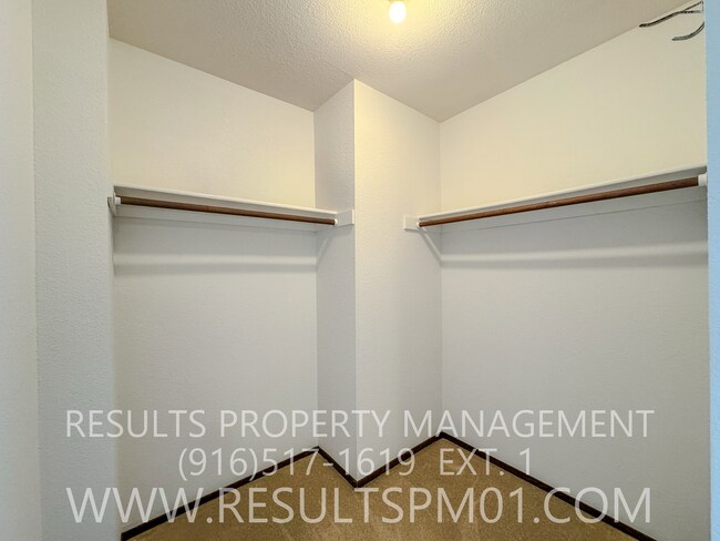 Building Photo - Lovely 2 Bedroom Condo near Davis university