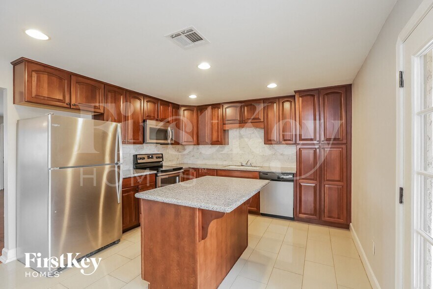 Building Photo - 3827 E Friess Dr