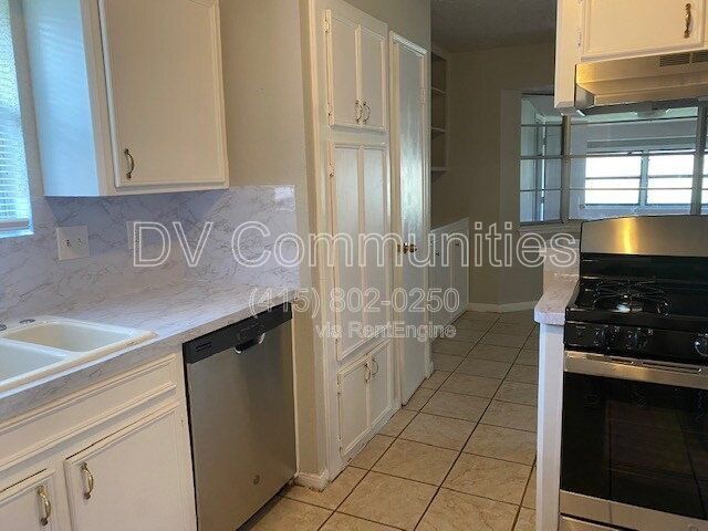 Building Photo - 18502 Bent Elm Dr