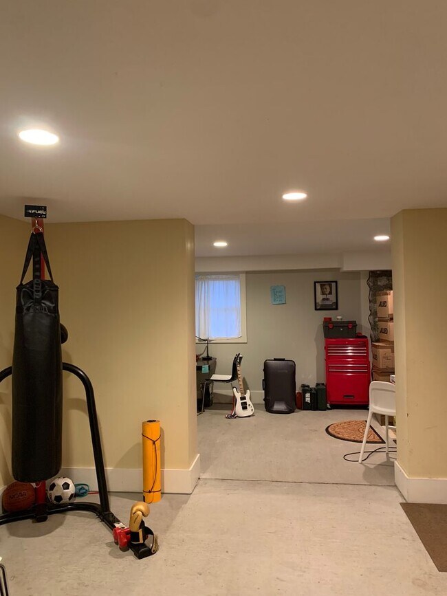 Building Photo - Charming Home in Belmont-Hillsboro Neighborhood, minutes to Vandy and Belmont, Fenced Yard