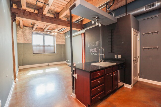 Building Photo - 815 Porter St
