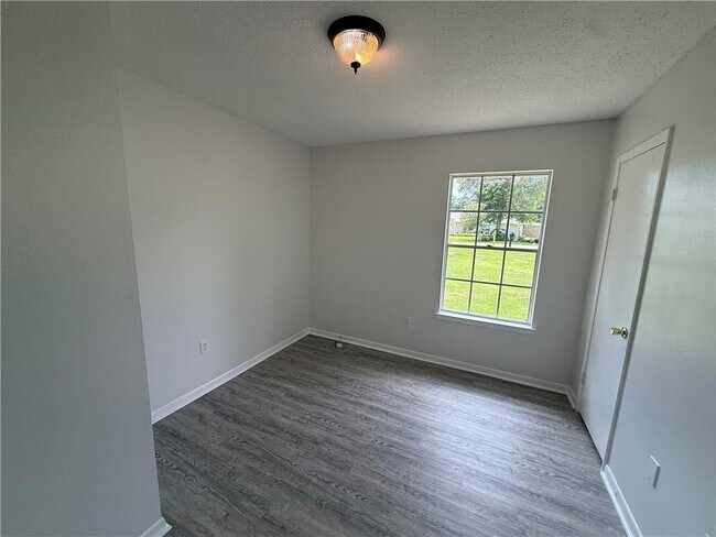 Building Photo - 7662 Simmons Dr