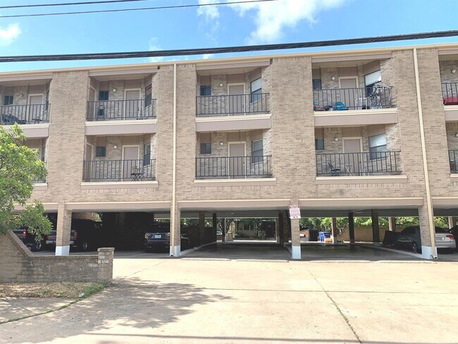 Building Photo - 3316 Guadalupe St