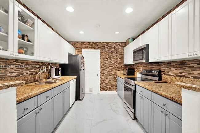 Building Photo - 6400 SW 62nd Ct