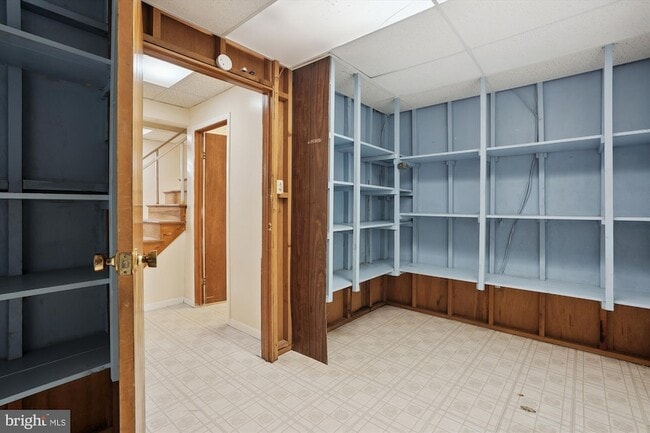 Building Photo - 8501 Canterbury Dr