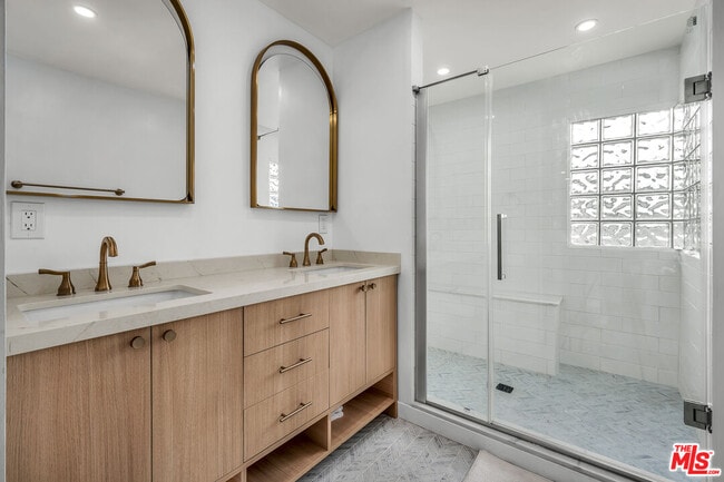 Building Photo - 20 Voyage St