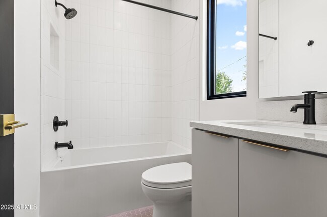 Building Photo - 1538 W Wagon Wheel Dr