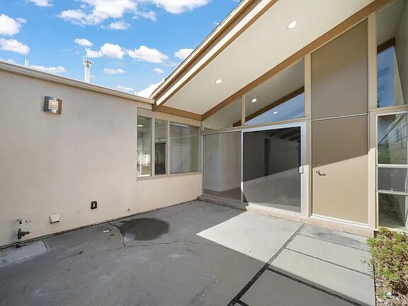 Building Photo - 4174 Del Mar Ave