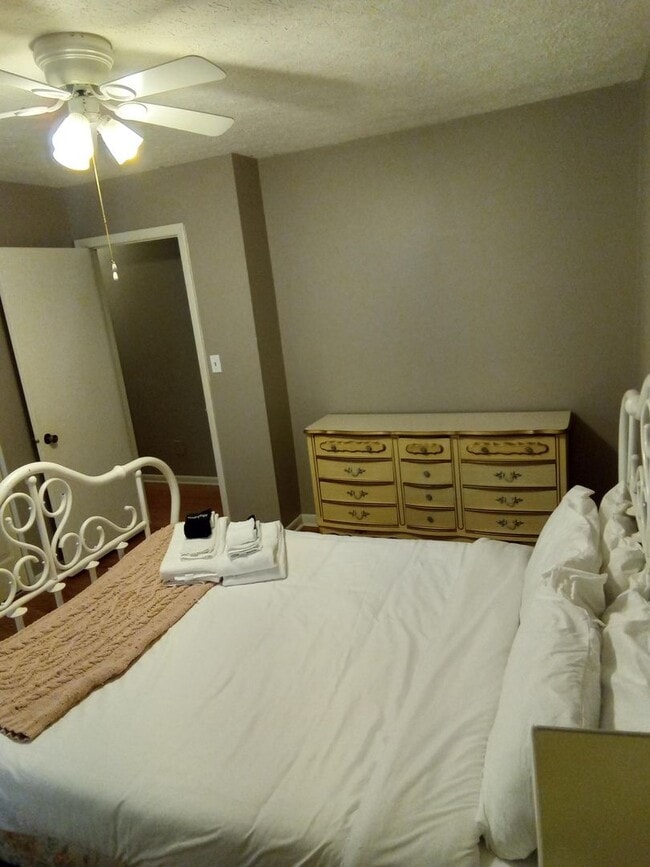 Building Photo - 4BR 3BA SFH with Full Finished Basement