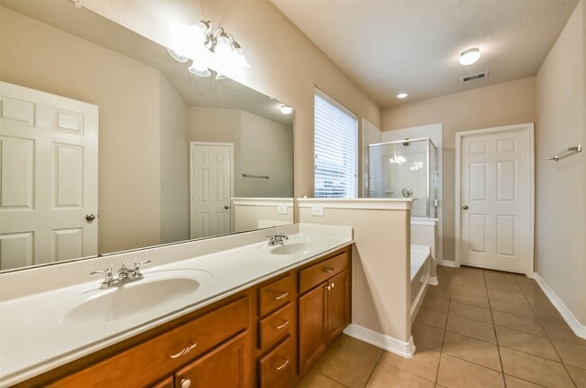 Building Photo - 7114 Freesia Ct