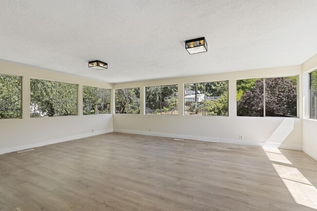 Building Photo - 7841 Da Vinci Dr