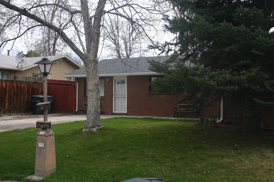 Building Photo - 14 Durian Ct