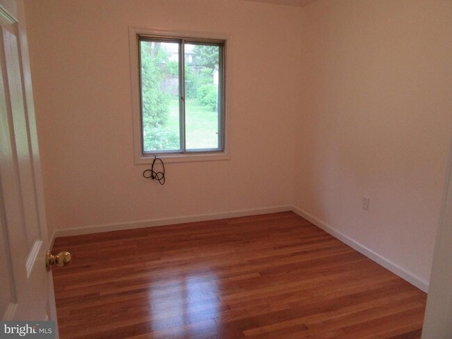 Building Photo - Detached ranch style house