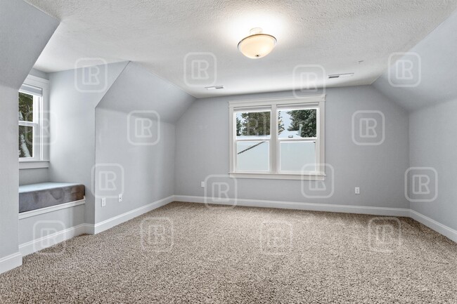 Building Photo - 414 W 29th Ave