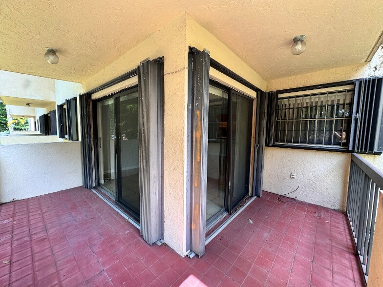 Building Photo - 995 SW 84th Ave