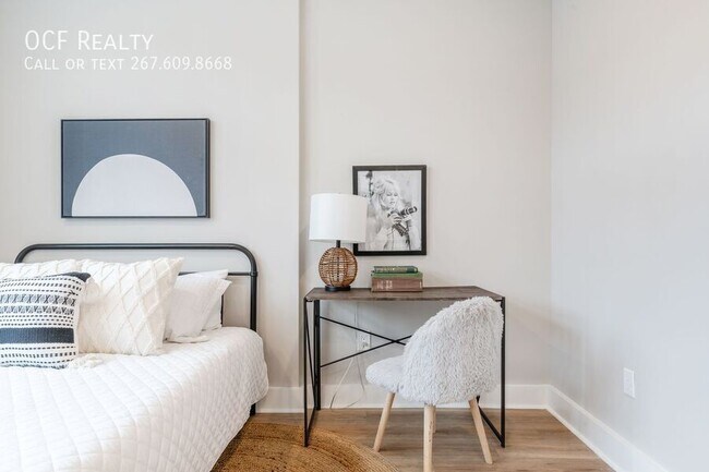 Building Photo - 2825 W Girard Ave