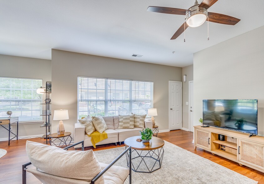 Building Photo - Vintage Retreat Apartments