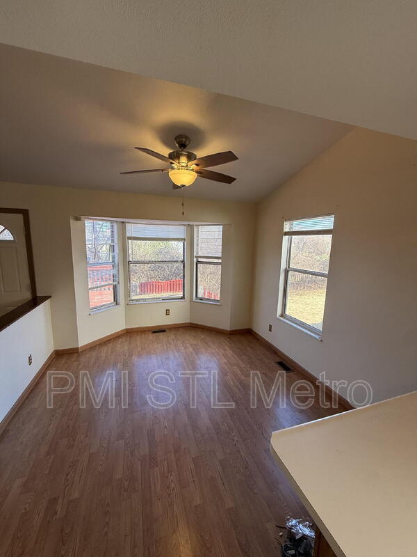 Building Photo - 3865 Kentucky Derby Dr