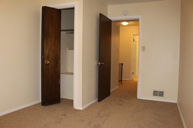 Building Photo - TRENT 543