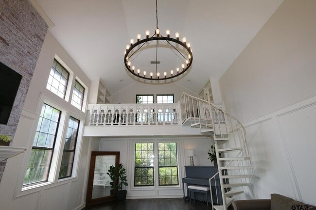 Building Photo - 18751 Ridgeline Rd