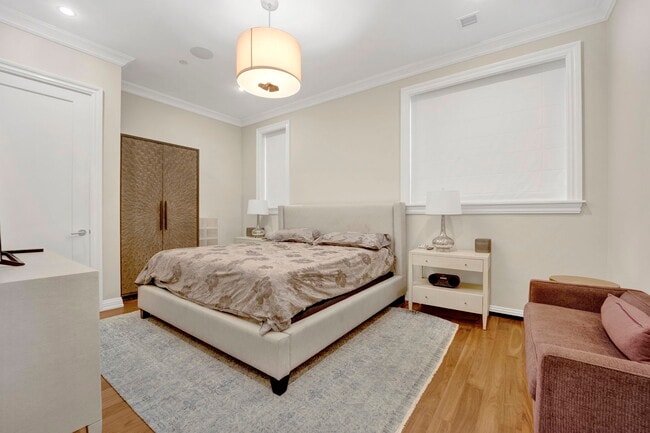 Building Photo - 103 W Chestnut St