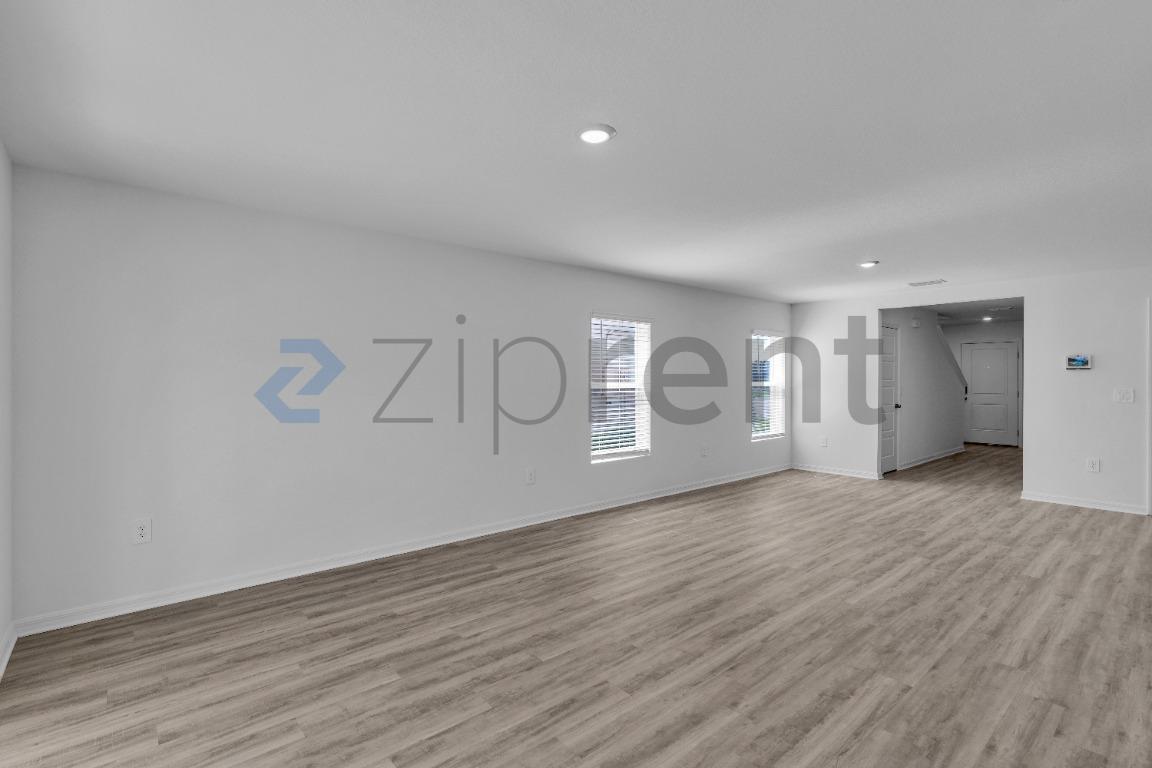 Building Photo - Unit