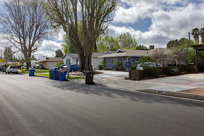 Building Photo - Charming Studio Garage Conversion Private ...