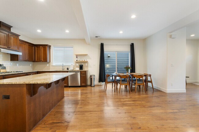 Building Photo - 3740 SE Willamette Ave