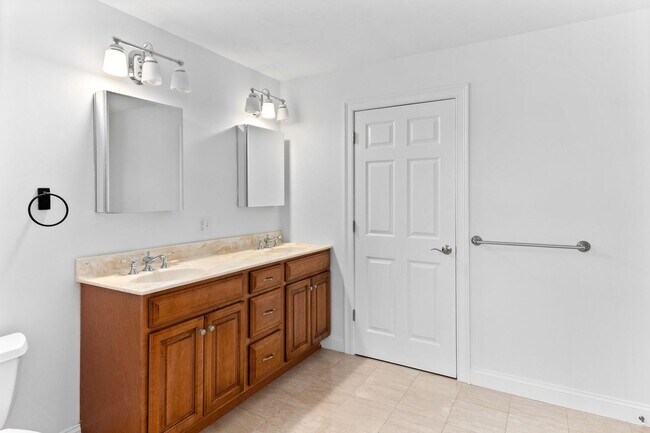 Building Photo - 5 Neff Dr