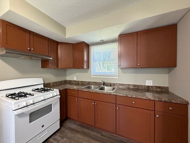 Building Photo - Charming Remodeled 2-Bedroom Home