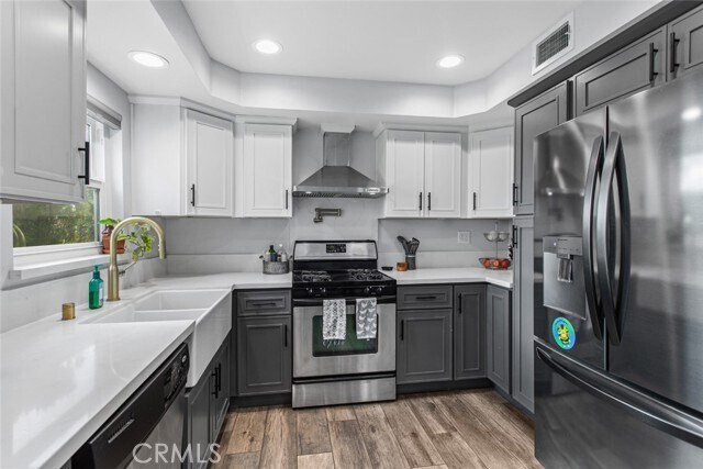 Building Photo - 1534 E Wilson Ave