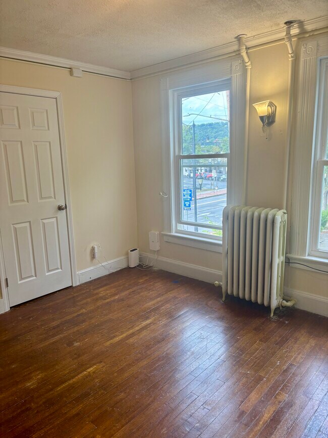 Building Photo - 192 Front St