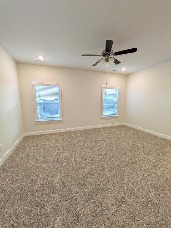 Building Photo - 336 Jackson Pt Cir