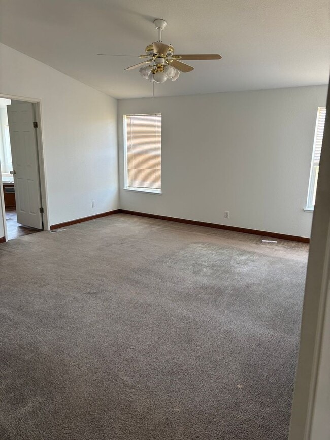 Building Photo - 4 Bedroom in Arboga! Available Now!