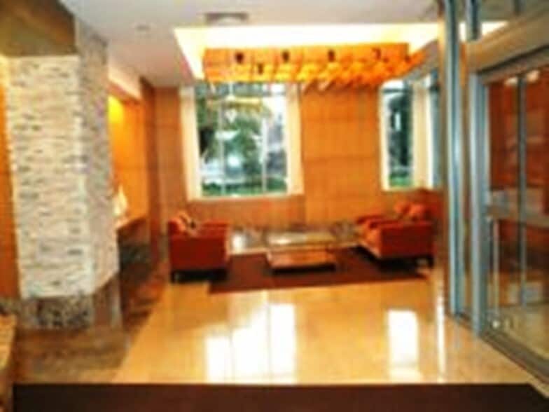 Building Photo - 455 Main St