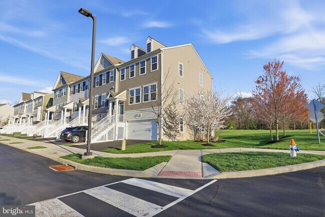 Building Photo - 1700 Beacon Ln