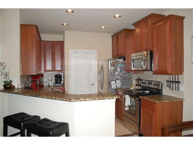 Building Photo - 945 Wellington Dr