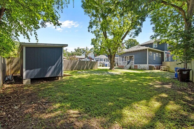 Building Photo - Gorgeous Renovation near Downtown Durham -...