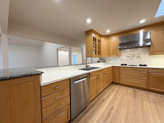 Building Photo - Beautifully Updated 3BD/2BA + Office Single-Family Home in Palo Alto