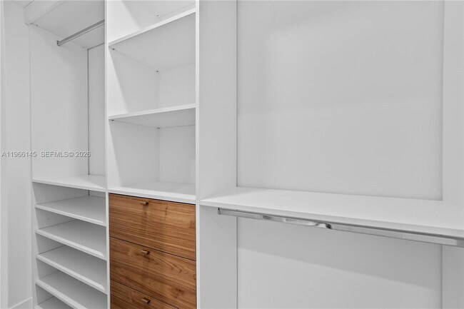 Building Photo - 1420 SW 17th St