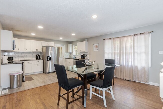 Building Photo - 2212 Foxtrot Rd