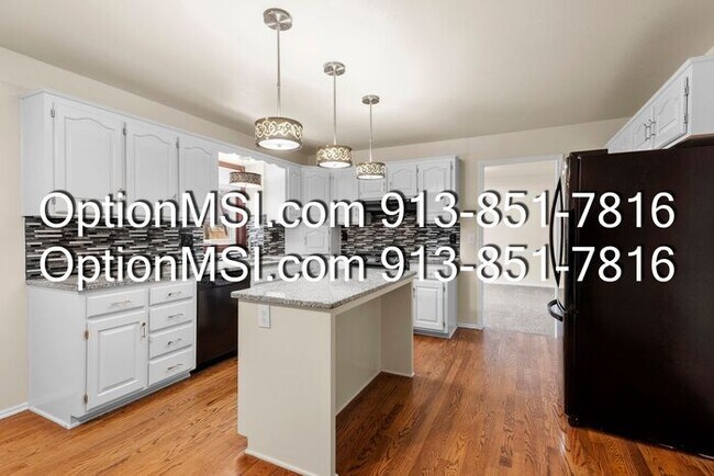 Building Photo - Welcome home to this charming two-story in South Woods subdivision