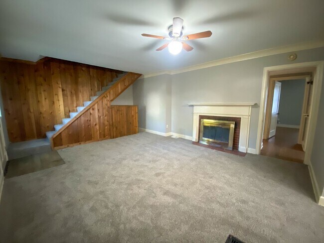 Building Photo - 4 bed, 2 bath near the University of Memphis