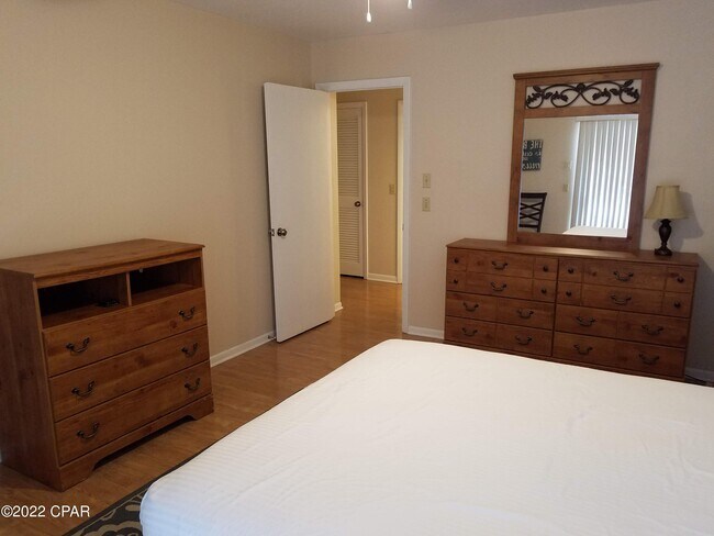 Building Photo - 8126 Surf Dr