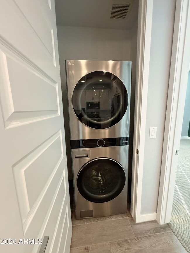 Building Photo - 4100 S Pinelake Way