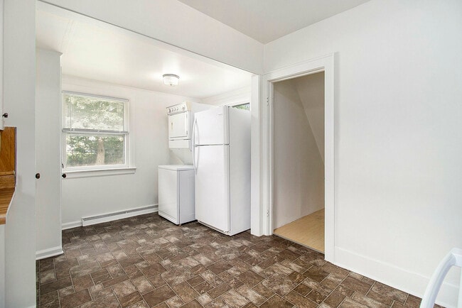 Building Photo - 539 Gayle Ave