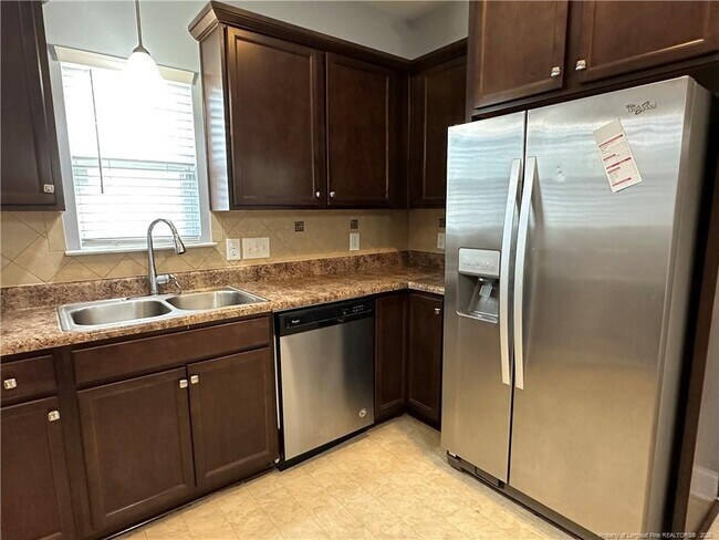 Building Photo - 2149 Heathcote Dr