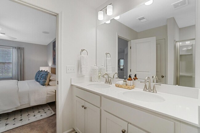 Building Photo - 609 Trotters Ln