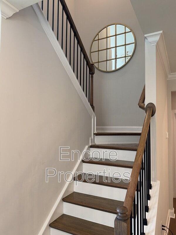 Building Photo - 2211 Montebell View Dr