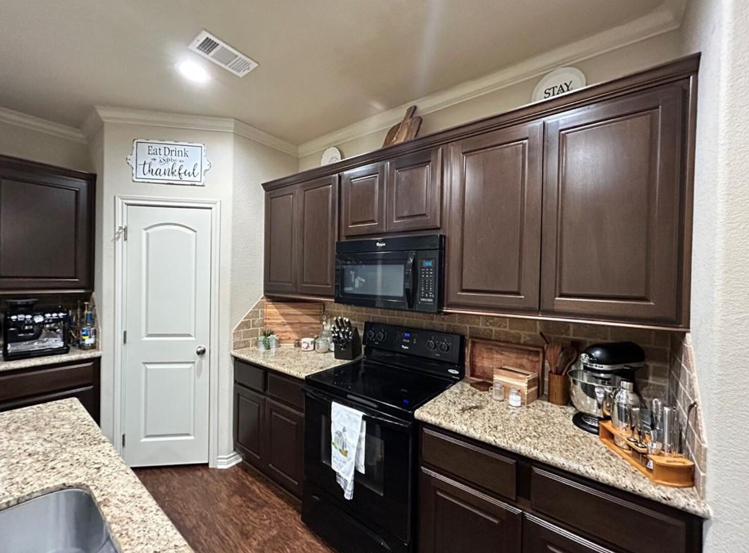 Building Photo - Spacious 2 Bed/2.5 Bath Condo in Gateway Villas!